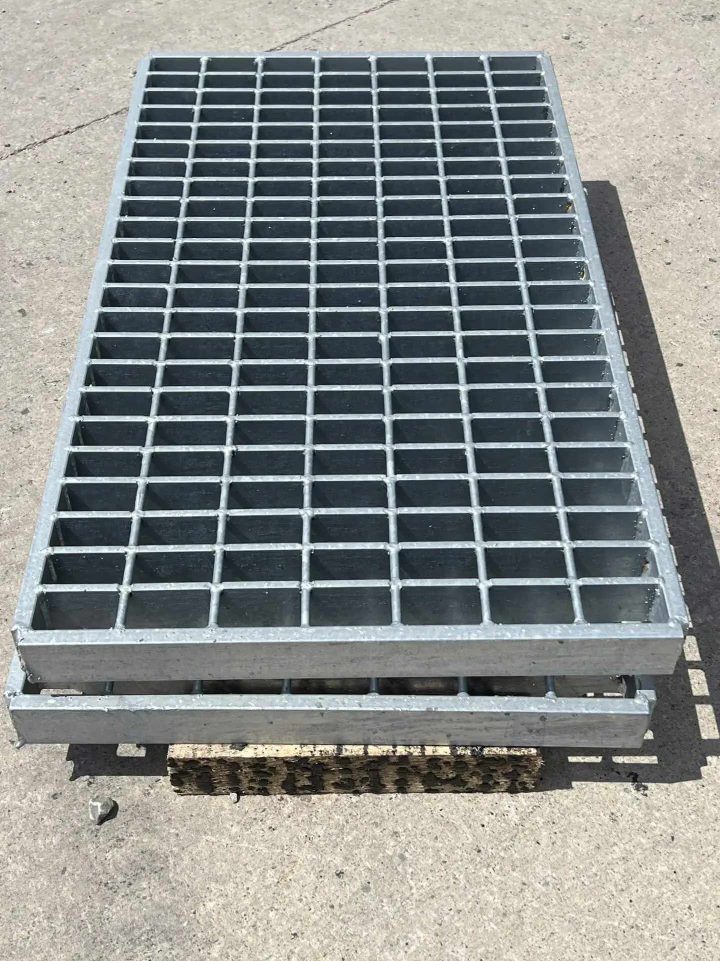 Steel grating architectural use
