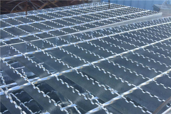 Galvanized Steel Grating: HDG Coating Guide & Durability