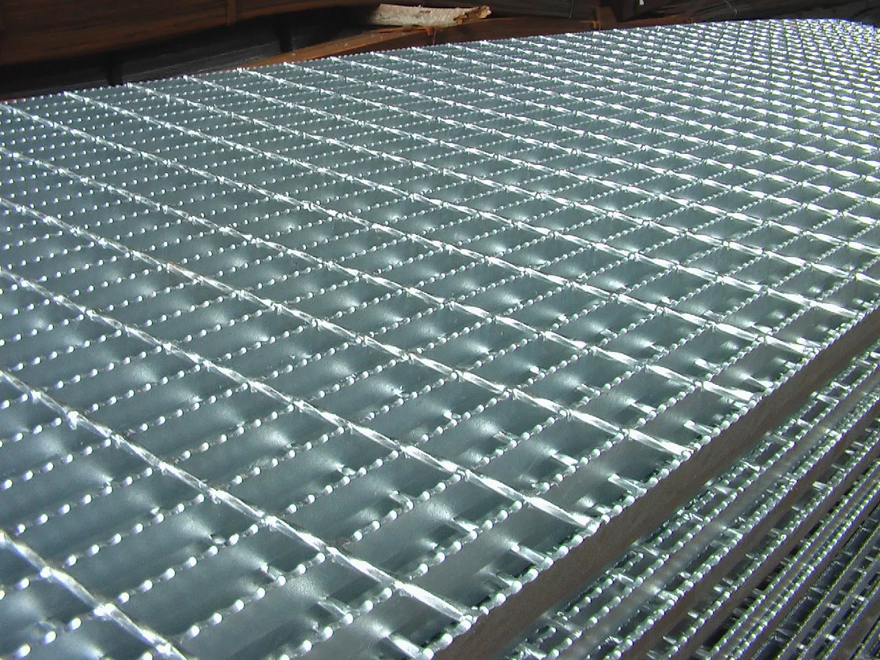 Serrated Steel Grating Industrial Floor Application